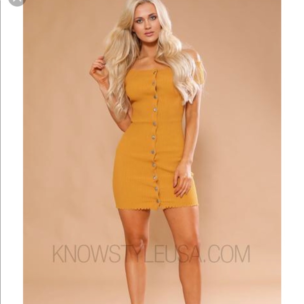 NWT Off the shoulder Bodycon Sz M color Mustard